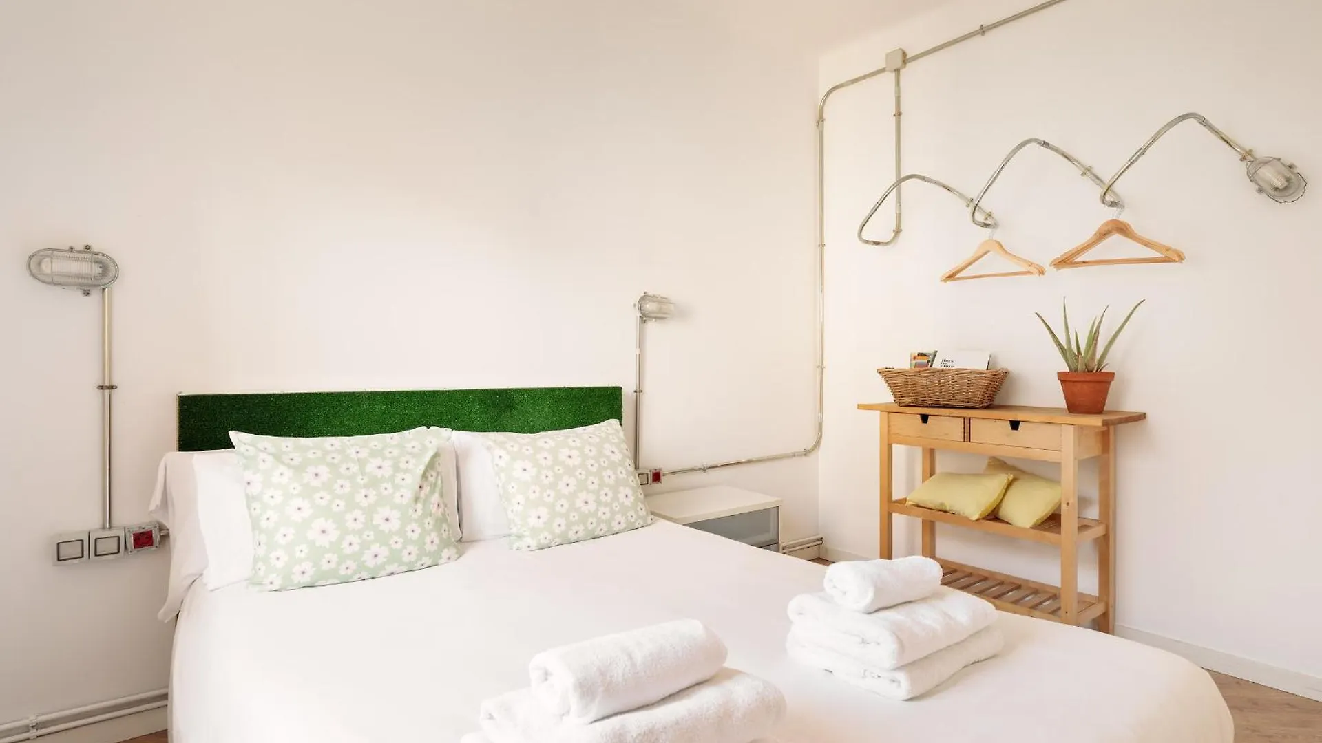 Eulalias Lodges Barcelona Spanien