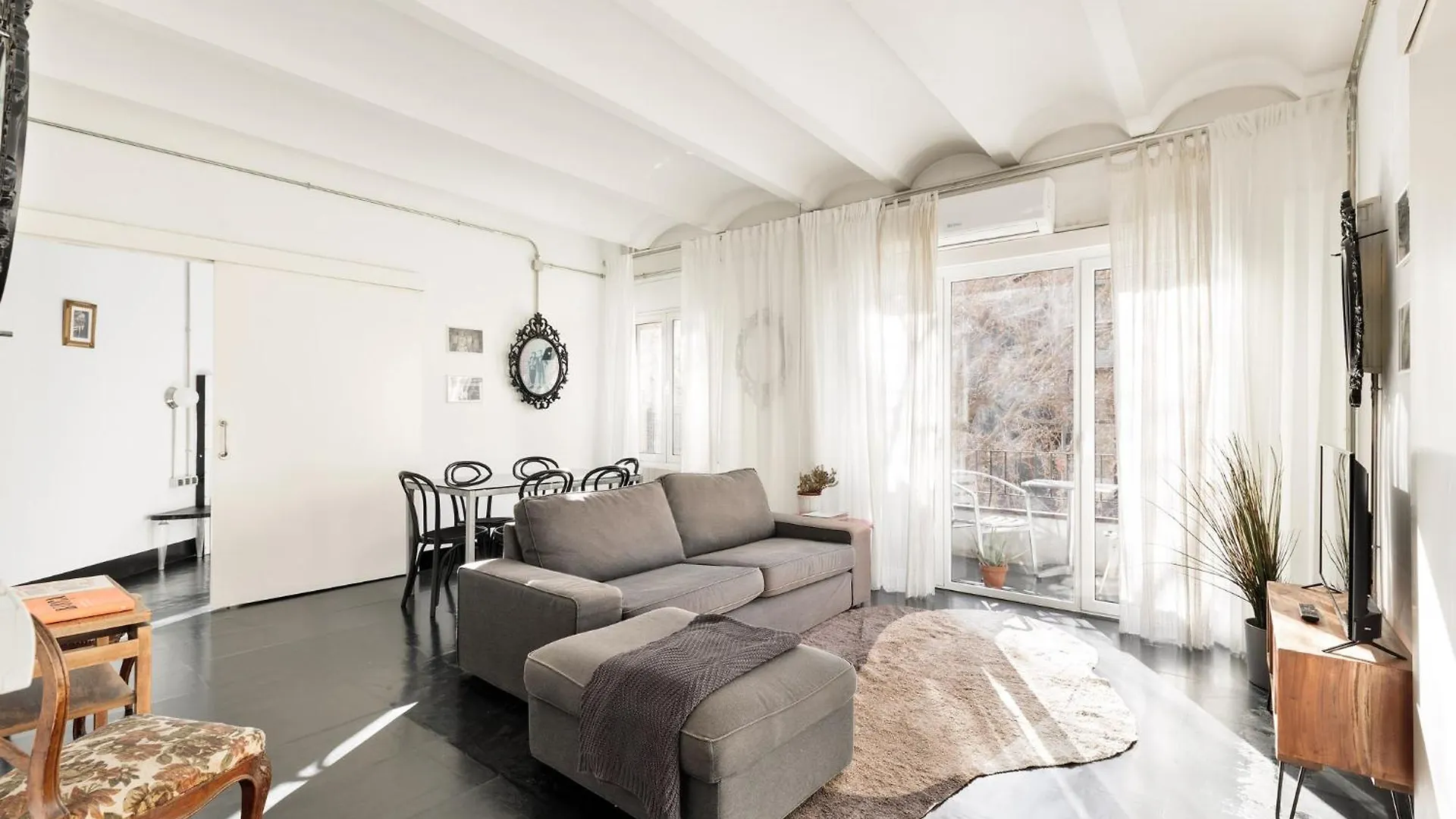 Eulalias Lodges Barcelona Spanien